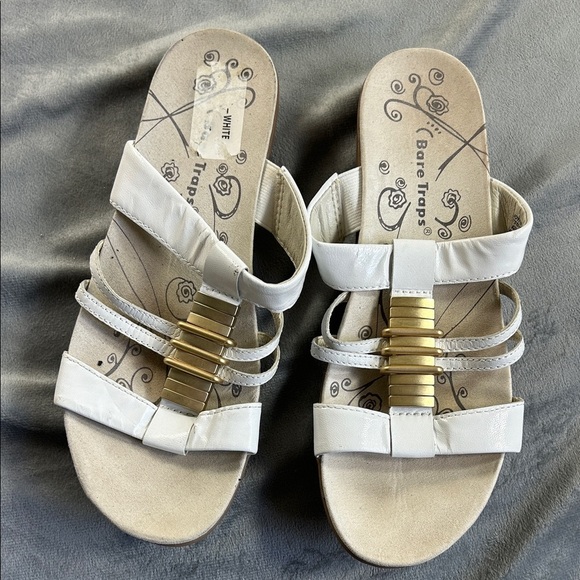BareTraps joyful Women's Sandals in White with Gold Details size 8 - Picture 1 of 6